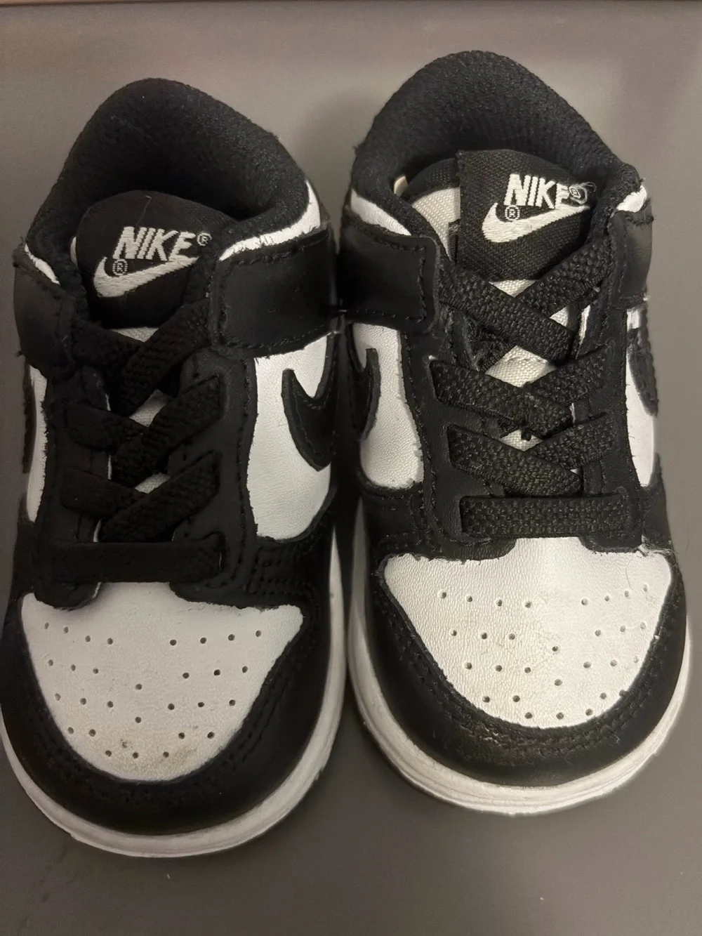Nike Baby Black and White Low-Top Sneakers size 4C